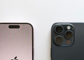 iPhone 15 Pro with 6.1-inch display, tags: 16 des fuites - CC BY-SA