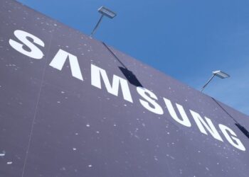 Samsung - The name Samsung on a large billboard in Amsterdam., tags: le pour - DennisM2 via Flickr